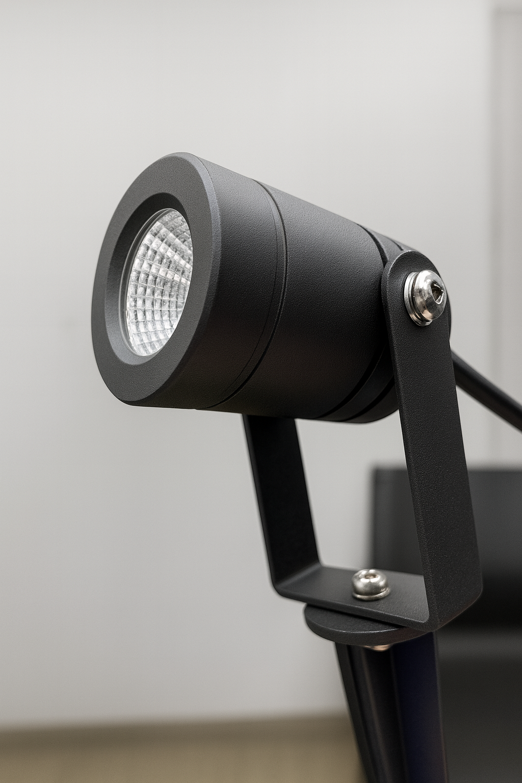 LAMP. JARDIN 5W JT-15165 43 mm * 73 mm C/PUYA 100-240V 38º 3000K NEGRO